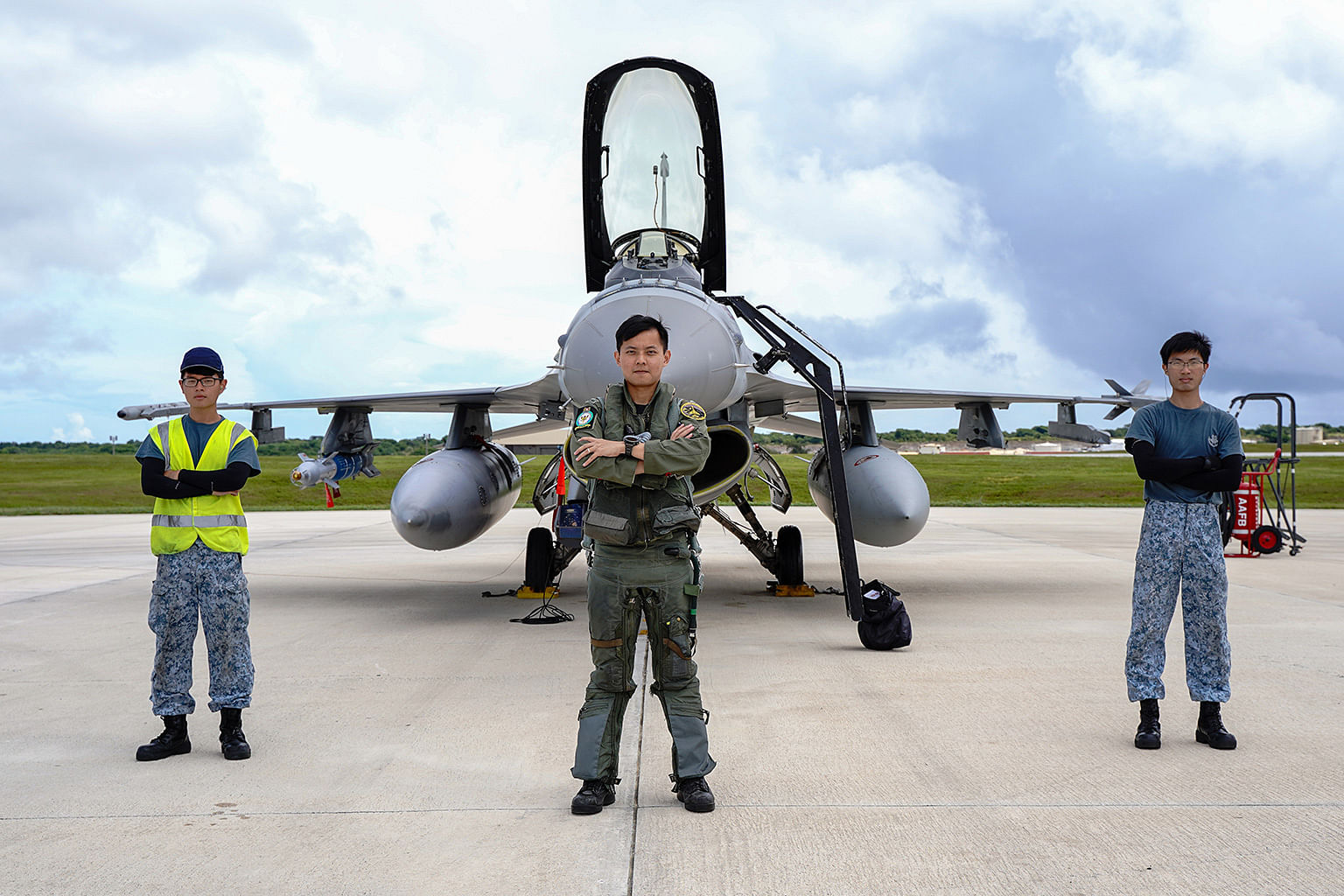  LTC Lau of the Republic of Singapore Airforce with his teammate