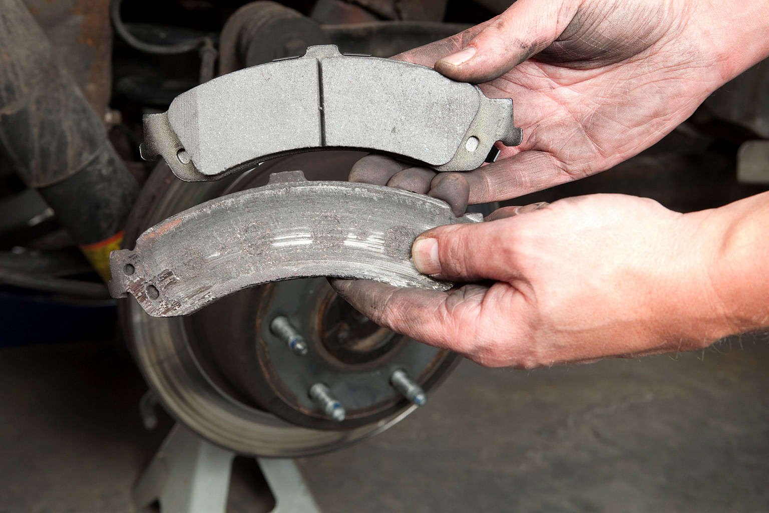worn out and new car brake pads comparison
