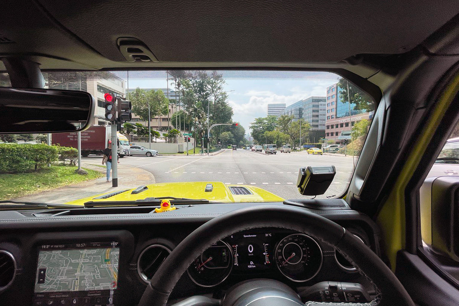 driver view of jeep wrangler 2024 corning gorilla glass windshield
