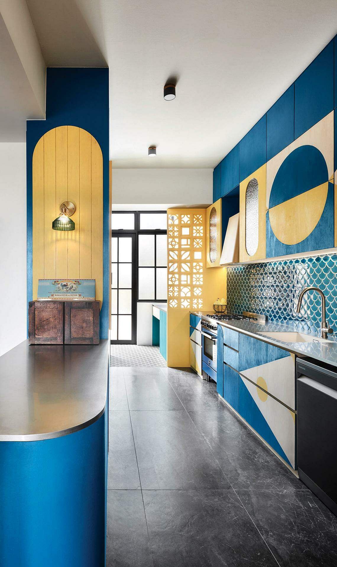 the chic home: colourful living in east coast walk-up apartment