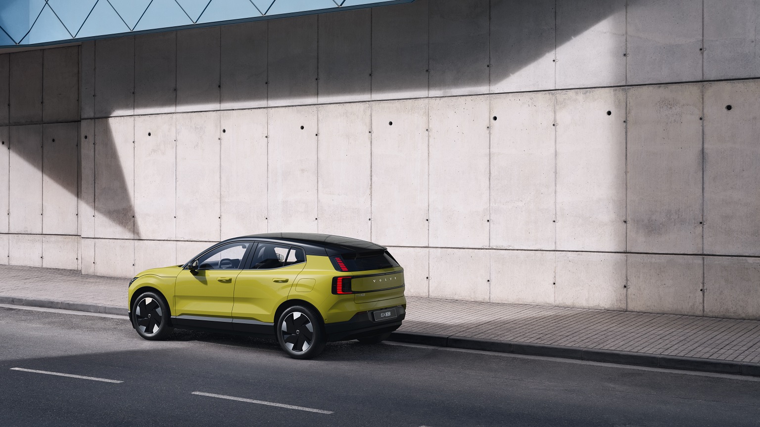 photo_volvo_ex30_electric_car_design_yellow
