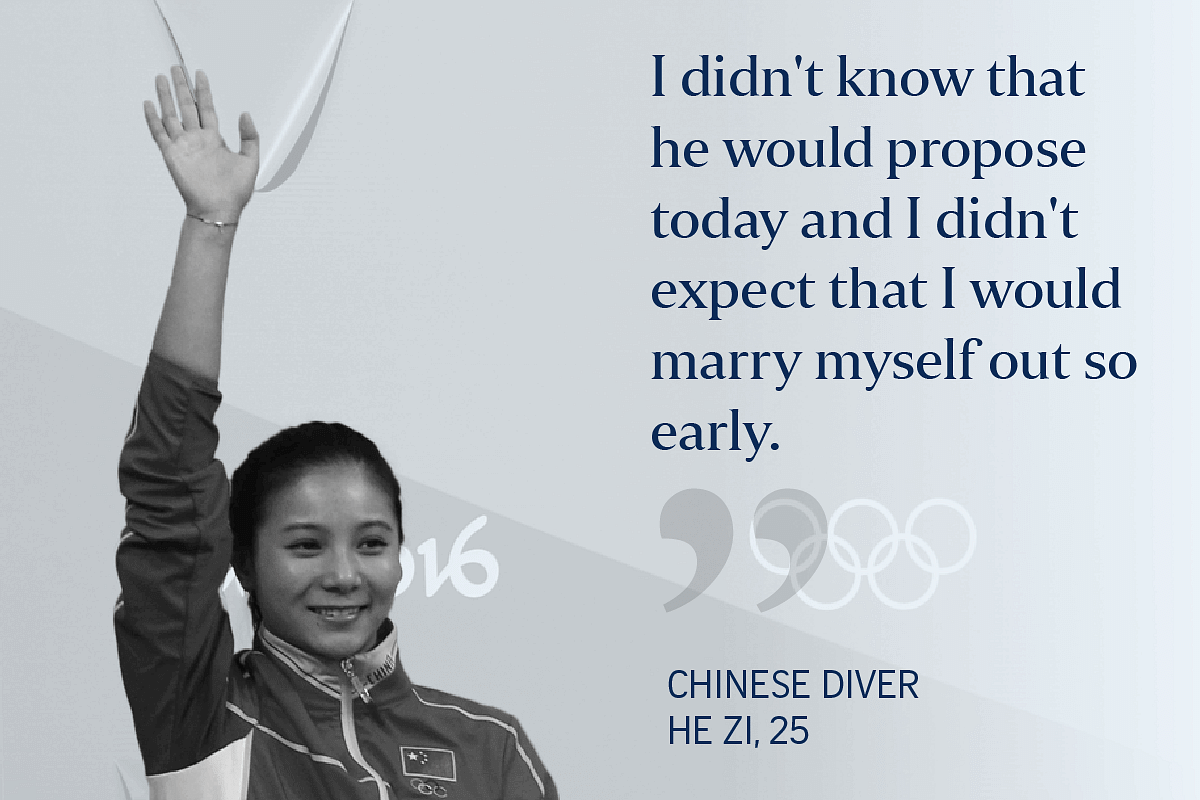 China's He Zi (right) received a marriage proposal from Chinese Olympic diver Qin Kai after her medal ceremony.