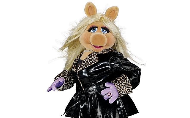 Miss Piggy joins Kermit at Smithsonian