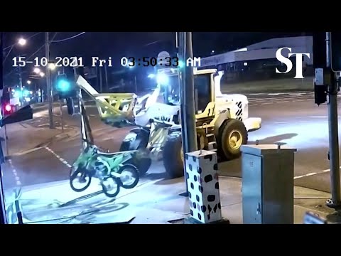 Thief flees in tractor after bungled Australian robbery | The Straits Times