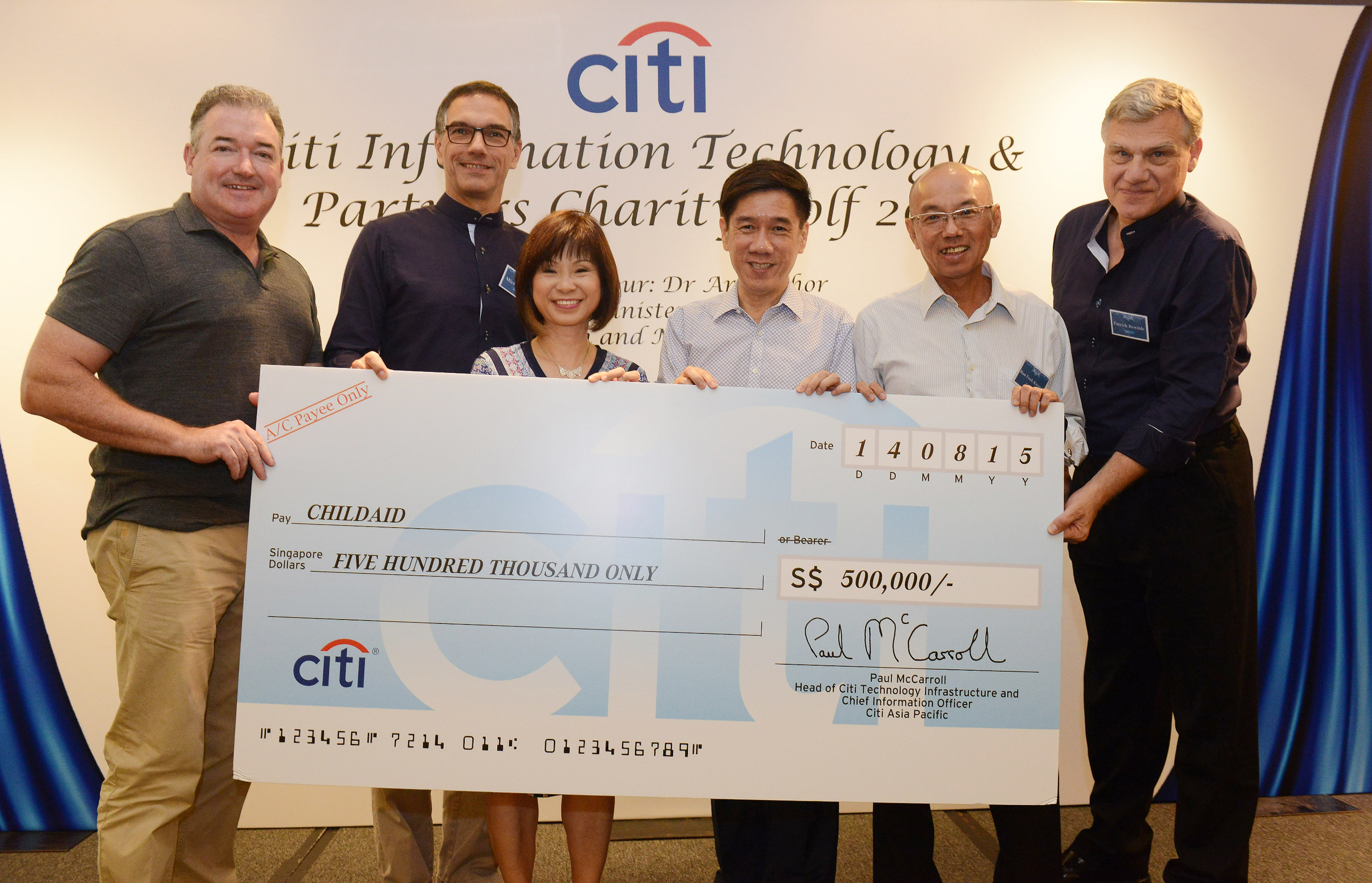 Holding the $500,000 cheque are (from left) Mr Paul McCarroll, head of Citi Technology Infrastructure; Mr Michael Zink, Citi Singapore country officer and head of Asean; guest of honour Amy Khor, Senior Minister of State for Health and Manpower; Mr A