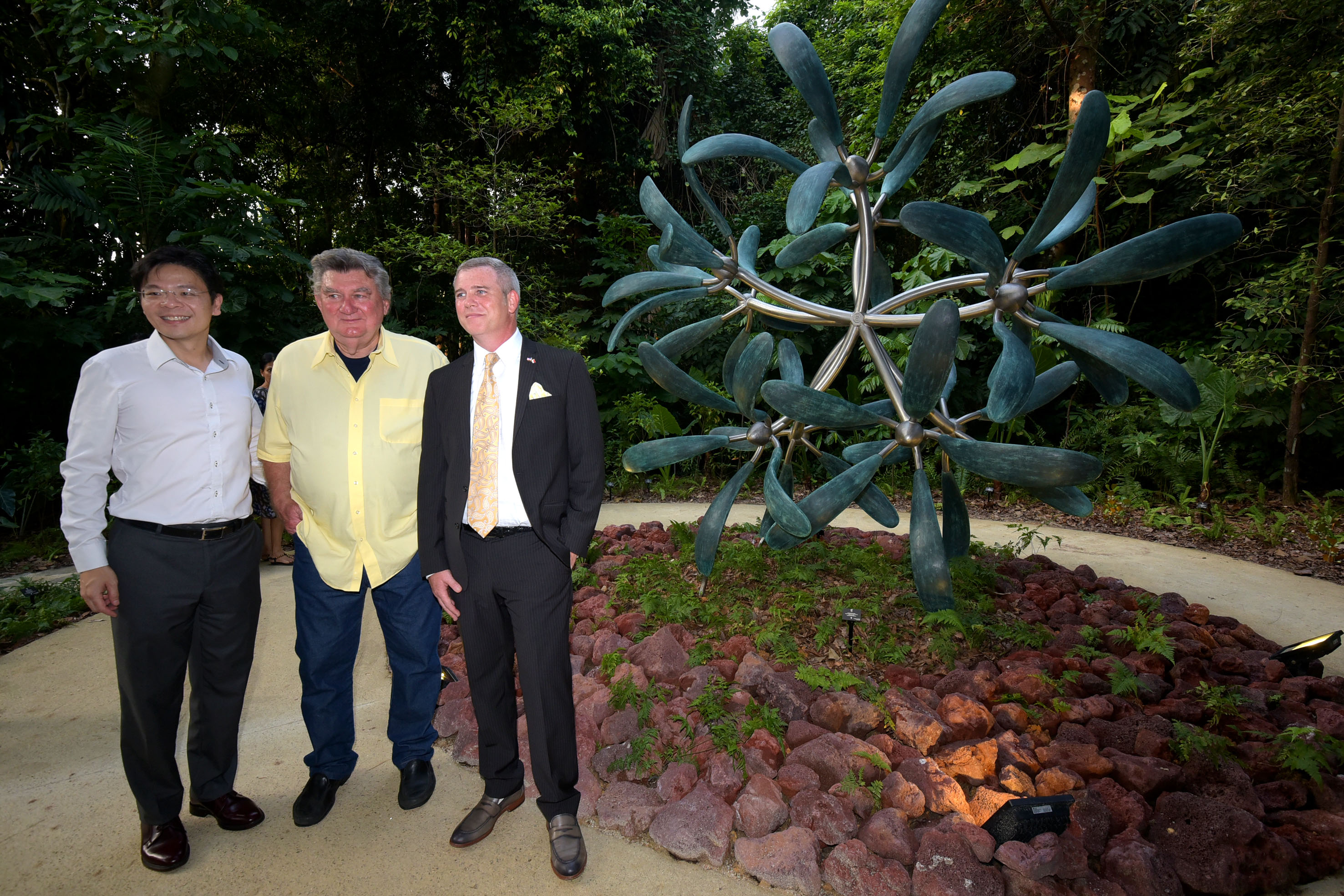 From left: Minister for Culture, Community and Youth Lawrence Wong, artist James Surls and US Ambassador to Singapore Kirk Wagar at the unveiling of the sculpture Fifty Wings in the Botanic Gardens yesterday.