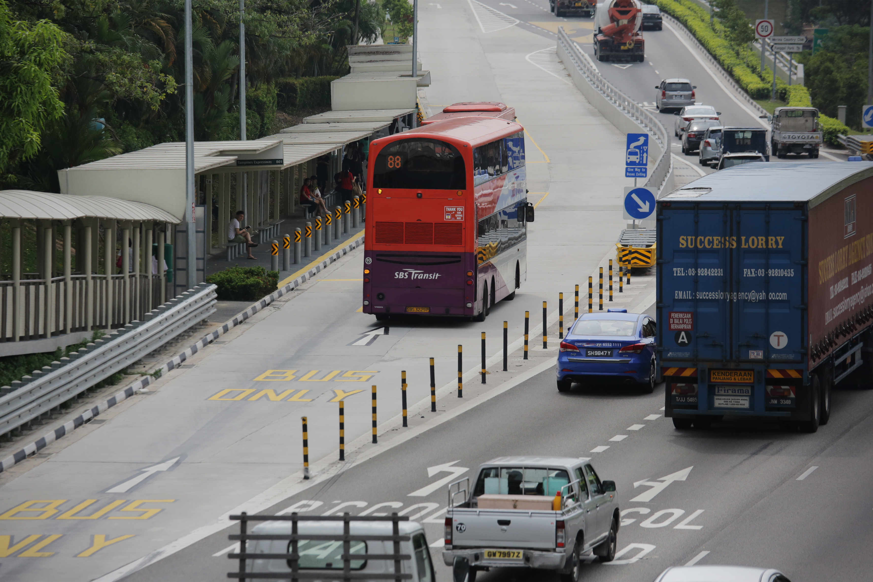 With the changes, drivers will be able to travel on the outer of the two bus lanes while giving way to public buses where necessary, at the TPE exit towards Seletar Expressway, near the Punggol Flyover.