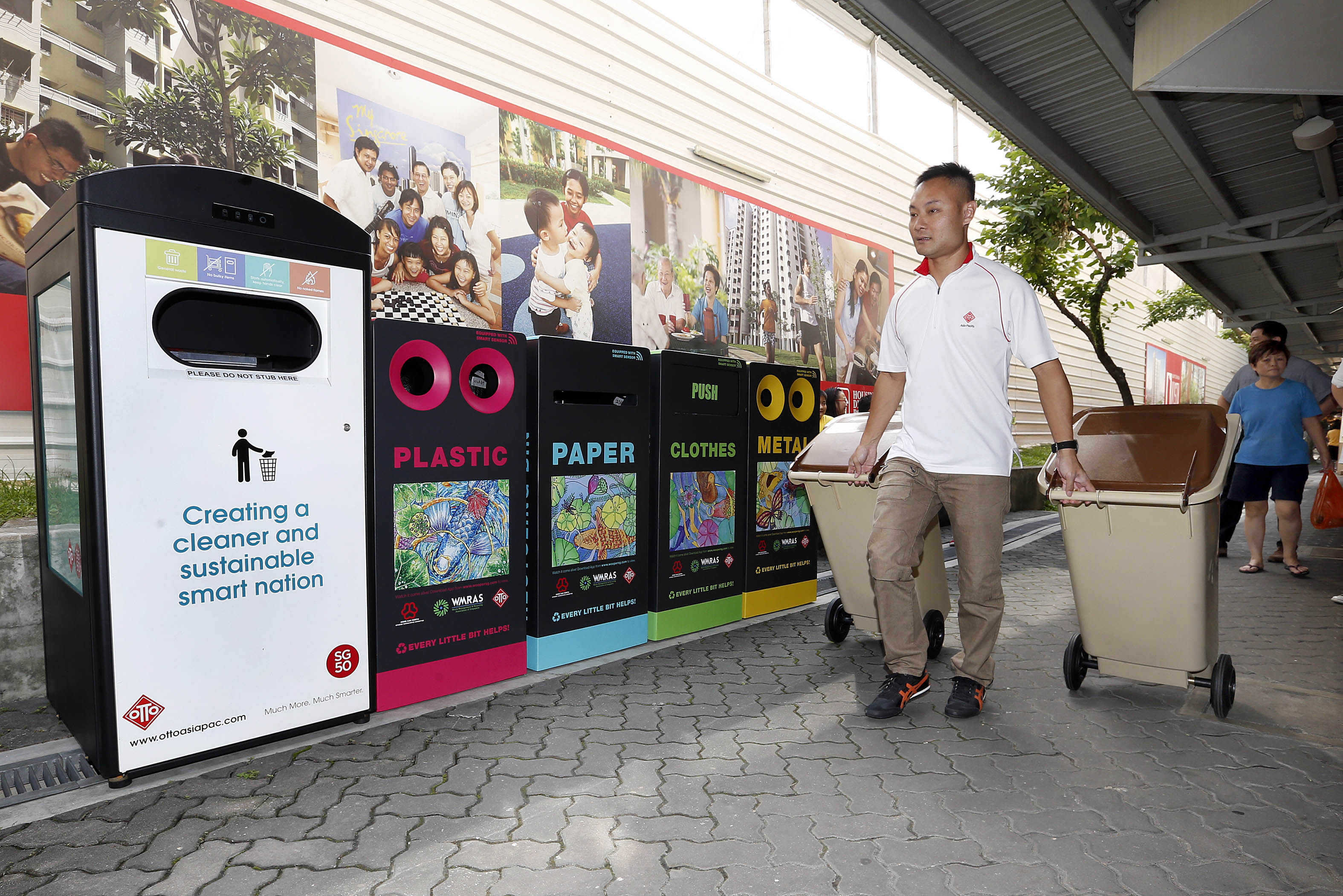 As part of the Hong Kah North Towards A Zero Waste Community campaign, the constituency has placed four colourful smart bins at the community club to promote the habit of recycling. The bins have sensors that will alert the town council when they are