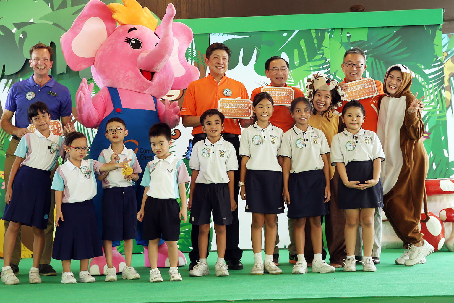 Celebrating Sharity Day at the River Safari with the mascot yesterday were (from left) Wildlife Reserves Singapore CEO Mike Barclay, Acting Minister for Education (Schools) Ng Chee Meng, Community Chest chairman Phillip Tan, vice-chairman Chew Kwee S