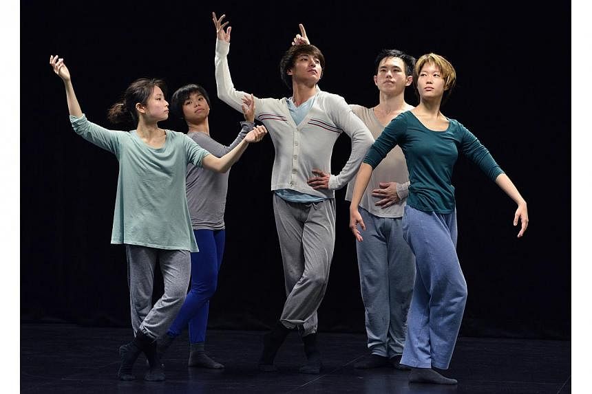 Preview of a dance show, Sides, by contemporary dance company Frontier Danceland. -- ST FILE PHOTO: LIM SIN THAI