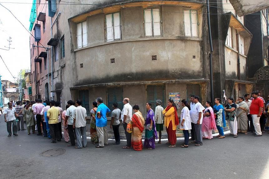 Indian voters wait in line to cast their votes at a polling station during the ninth and final phase of the parliamentary elections in Calcutta, India, on May 12, 2014. &nbsp;-- PHOTO: EPA
