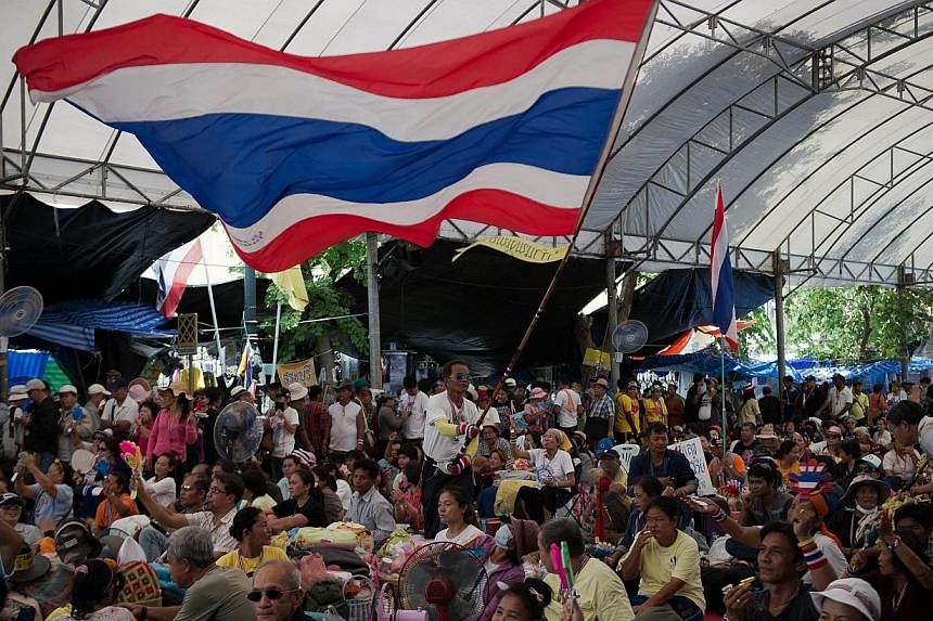 Anti-government protesters rally at Government House in Bangkok on May 11, 2014. -- PHOTO: AFP