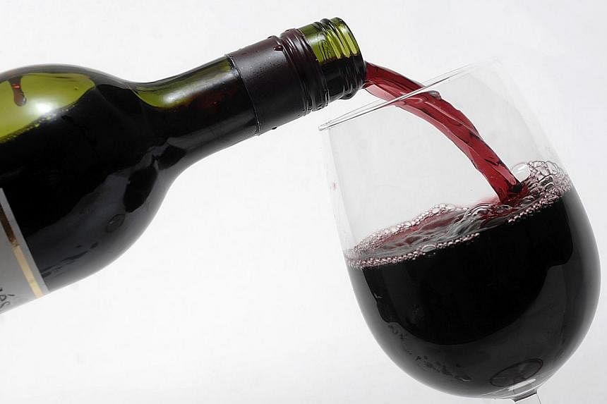 US researchers may have found a flaw with the "French Paradox," or the notion that people who drink red wine can somehow avoid the pitfalls of a high-fat diet.&nbsp;-- PHOTO:&nbsp;BLOOMBERG