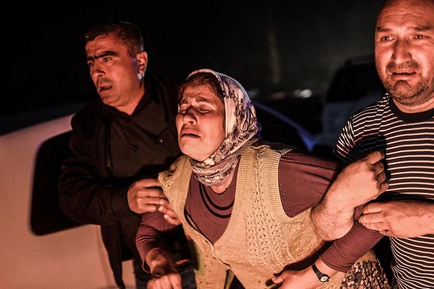 People mourn their relatives who died in the mine explosion in Manisa on May 13, 2014. -- PHOTO: AFP