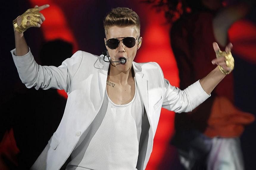 Pop singer Justin Bieber has been accused of attempted robbery, a Los Angeles Police Department official said yesterday, following media reports that he had tried to snatch a young woman's mobile telephone. -- FILE PHOTO: REUTERS
