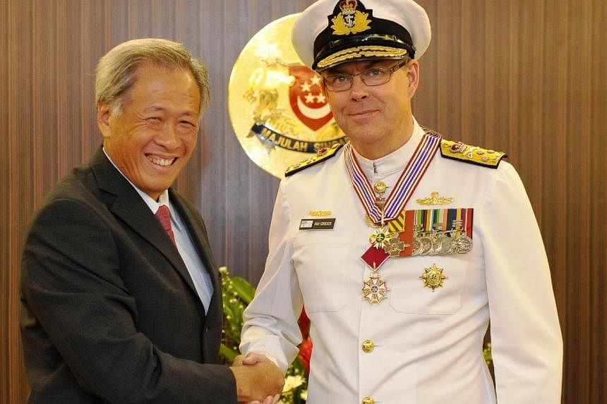 Minister for Defence Dr Ng Eng Hen presented the Pingat Jasa Gemilang (Tentera) to the Chief of Navy of the Royal Australian Navy, Vice Admiral (VADM) Ray Griggs this morning. --&nbsp;PHOTO: MINDEF