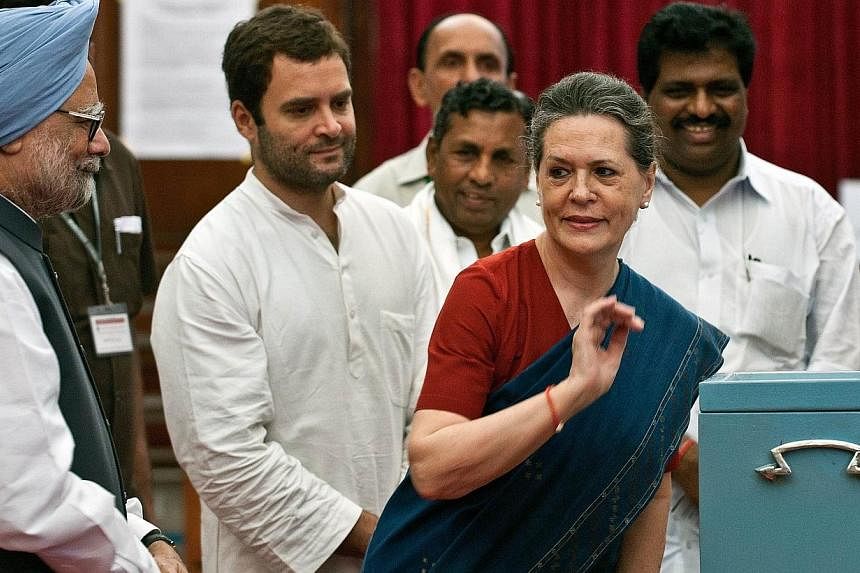 In this photograph taken on August 7, 2012 in New Delhi, Congress party president Sonia Gandhi (3L) is seen with her son and party vice president&nbsp;Rahul Gandhi (2L) and Indian Prime Minister Manmohan Singh. -- PHOTO: AFP
