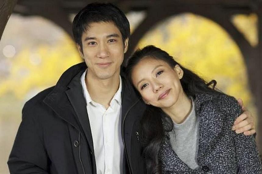 Wang Leehom with wife Li Jinglei, in a photo posted on his Facebook page.&nbsp;Hugging and kissing his wife of five months, pop star Wang Leehom announced at a post-concert party in Xian on Sunday that they are having a baby.&nbsp; -- PHOTO: FACEBOOK