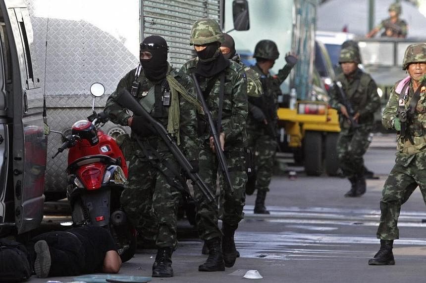 Thai soldiers advance on Red Shirt pro-government supporters rally site on the outskirts of Bangkok, Thailand on May 22, 2014.&nbsp;Singapore&nbsp;has expressed grave concern over the latest developments in Thailand and urged&nbsp;all parties involve