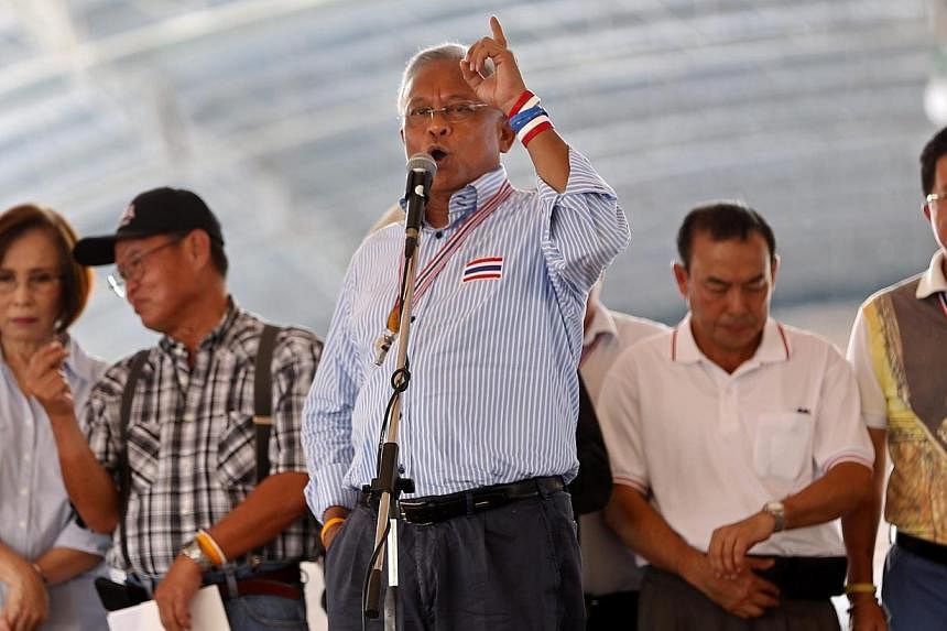 Thai anti-government protest leader Suthep Thaugsuban (centre) speaks to his followers next to core leaders during a rally at Democracy Monument in Bangkok, Thailand on Thursday, May 22, 2014. -- PHOTO: EPA