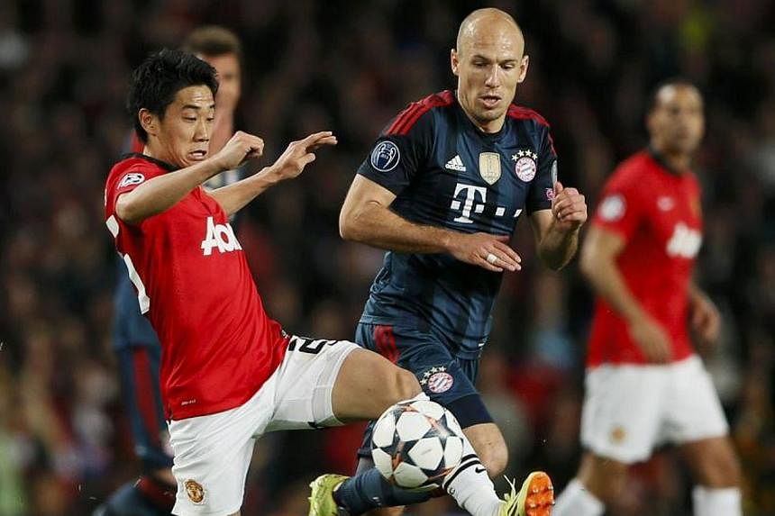 Manchester United's Shinji Kagawa (left) fights for the ball with Bayern Munich's Arjen Robben during a Champions League match at Old Trafford on April 1, 2014.&nbsp;Kagawa says he will not use the World Cup to impress United's new manager Louis van 