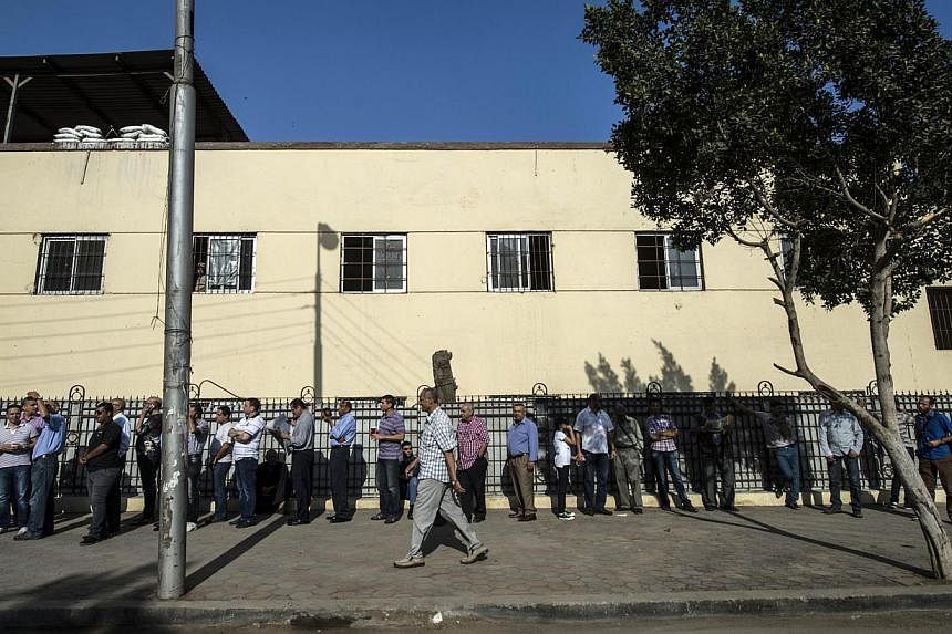 Egyptians queue outside a polling station in the north Cairo district of Heliopolis on May 26, 2014. -- PHOTO: AFP