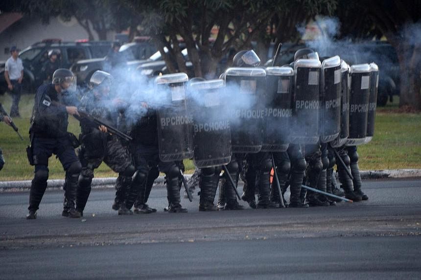 Riot policemen confront protesters during clashes following a protest against the upcoming FIFA World Cup in Brasilia on May 27, 2014. -- PHOTO: AFP