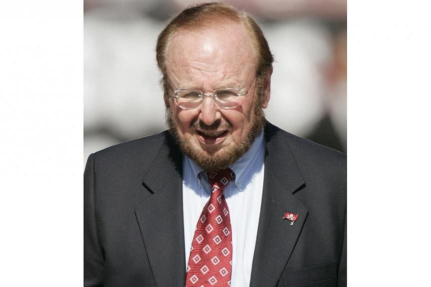 A 21 Nov 2004 file photo shows US business tycoon Malcolm Glazer in Tampa Bay, Florida. The Tampa Bay Buccaneers announced on May 28, 2014 that Glazer has died at age 85. -- PHOTO: AFP