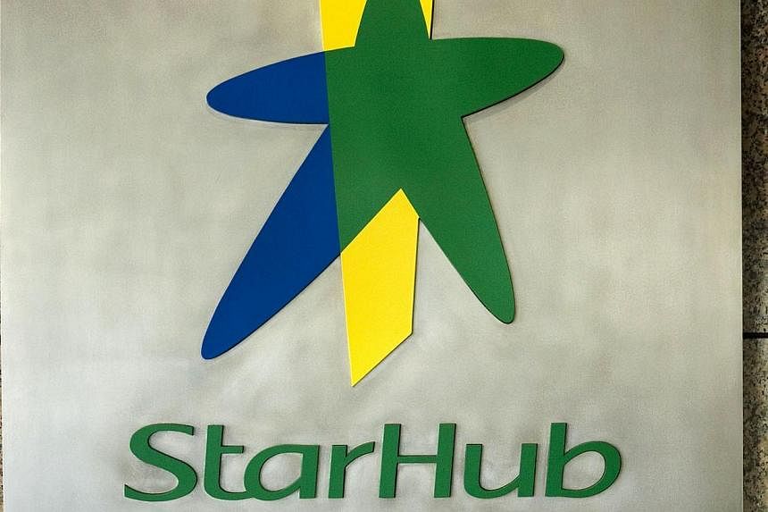 StarHub is throwing in a free cable broadband subscription for those who buy its 500Mbps fibre plan, in a bid to address Wi-Fi slowdowns within the home. -- PHOTO: BLOOMBERG