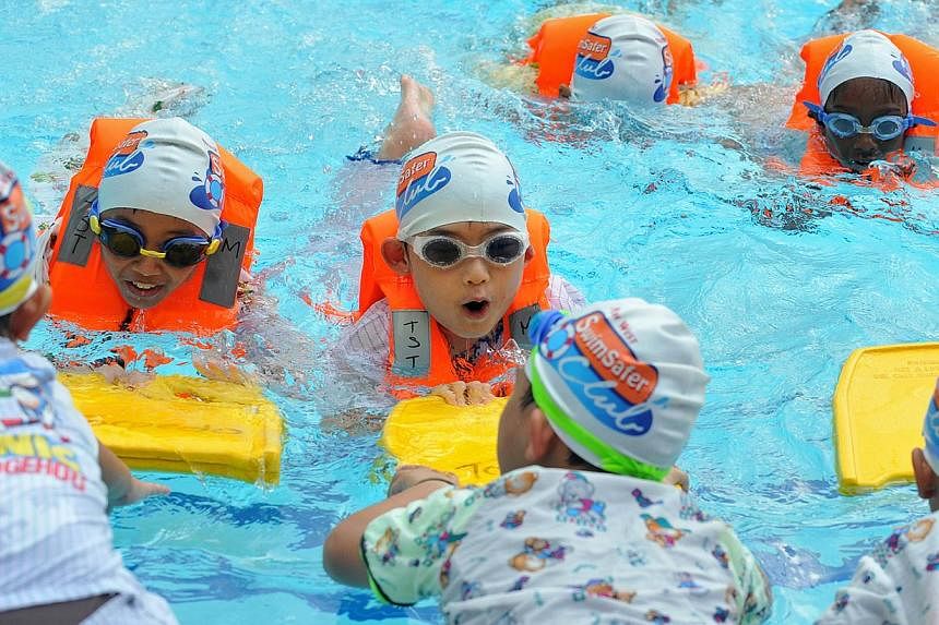 Children displaying water safety skills at the launch of the North West SwimSafer Clubs at Senja-Cashew Community Club in Bukit Panjang on Jan 29, 2011.&nbsp;In a first-ever deal between a corporation and a national water safety programme, national s