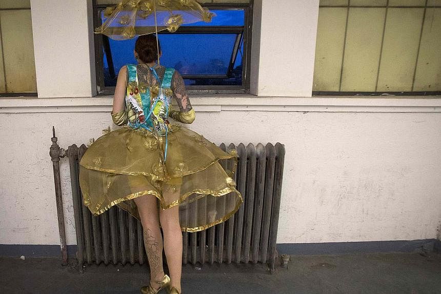 Urban Urbane on X: Sustainable Fashion: Transparent dress made from  recycled plastic, wearable art using repurposed materials #Trashion   / X