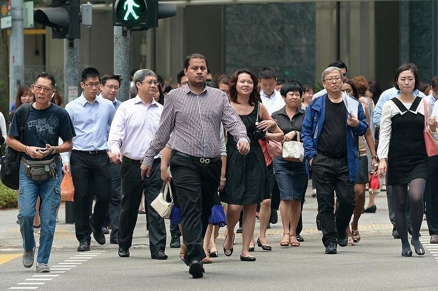 Jobseekers looking for work in the financial services sector here are more optimistic about their prospects now than anytime in the past year, but banks are turning more cautious about hiring, a new survey has found. -- ST PHOTO:&nbsp;NG SOR LUAN