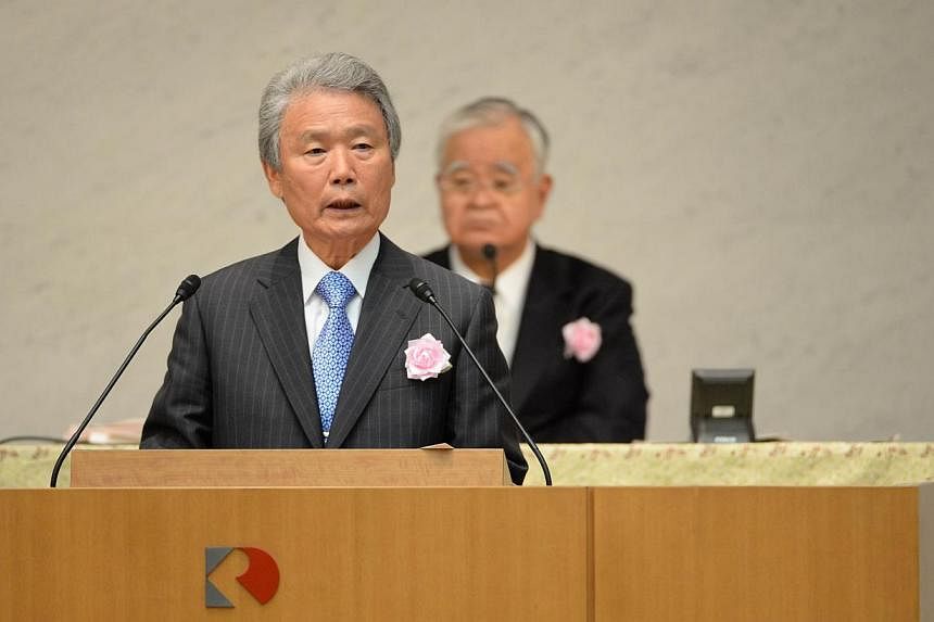 Sadayuki Sakakibara (left), newly appointed chairman of the Japan Business Federation, delivers a speech during its general assembly in Tokyo on June 3, 2014.&nbsp;The newly appointed head of Japan's top business lobby said on Tuesday he wants to pla