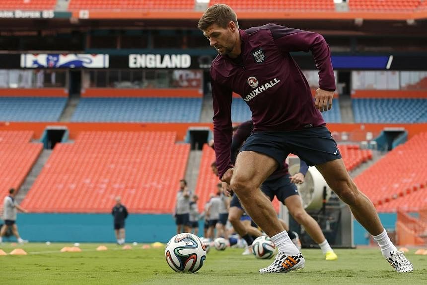 England's Steven Gerrard runs with the ball during his team's first training session in Miami, Florida on June 3, 2014.&nbsp;England captain Steven Gerrard said on Wednesday, June 4, 2014, that he is not worried about the prospect of a penalty shoot-