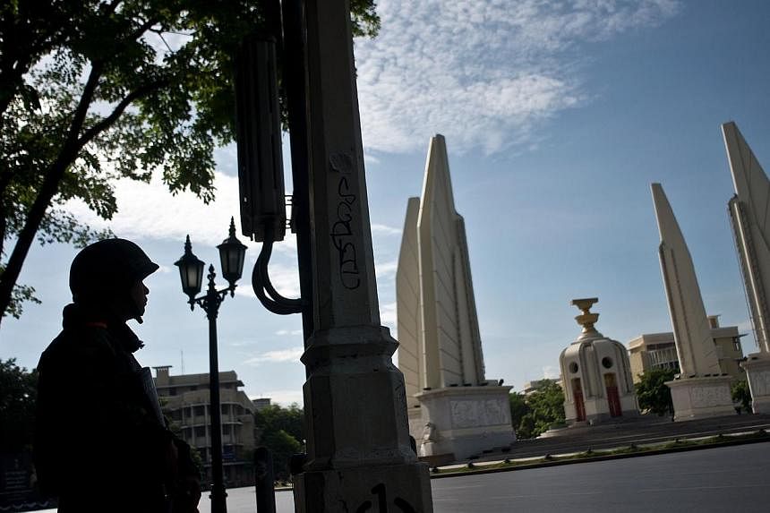 A Thai Army soldier keeps guard at the Democracy monument, the site of months of anti-government protests after it was cleaned up in Bangkok on May 24, 2014. -- PHOTO: AFP