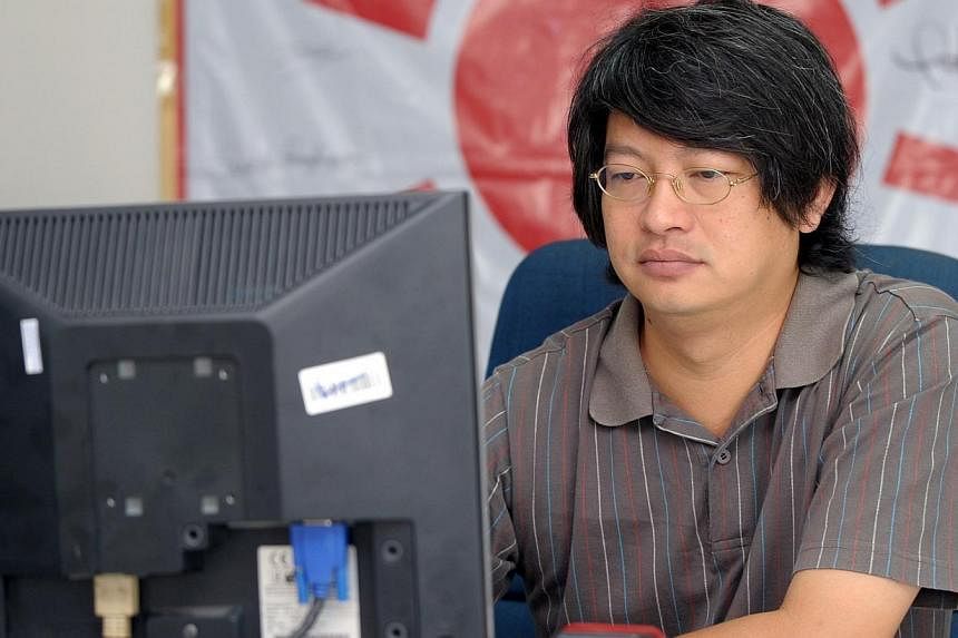 In a file picture taken on Oct 14, 2010, one of the new ''Red Shirt'' leaders, Sombat Boonngamanong, checks his page on the Facebook Internet social networking site at his office in Bangkok.&nbsp;Thailand's junta said on Friday that it had captured a
