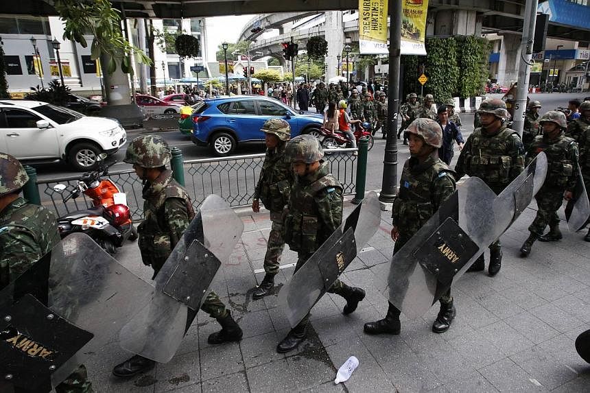 Soldiers take up positions to stop protests against military at a shopping district in Bangkok on June 1, 2014. -- PHOTO: REUTERS
