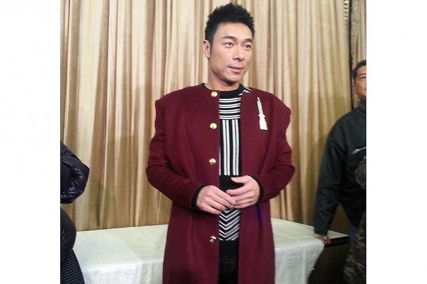 Singer Andy Hui has denied a report saying he married Sammi Cheng. -- PHOTO: APPLE DAILY