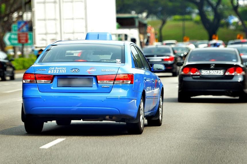 Cars changing lanes without signalling was the top pet peeve of road users in Singapore, from an online poll conducted by The Straits Times about bad road habits. -- THE NEW PAPER FILE