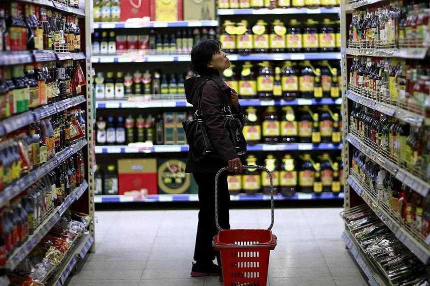 China's annual inflation rose sharply to 2.5 percent in May, official data showed on Tuesday, accelerating from 1.8 percent in April and marking the highest figure in four months. -- PHOTO: REUTERS