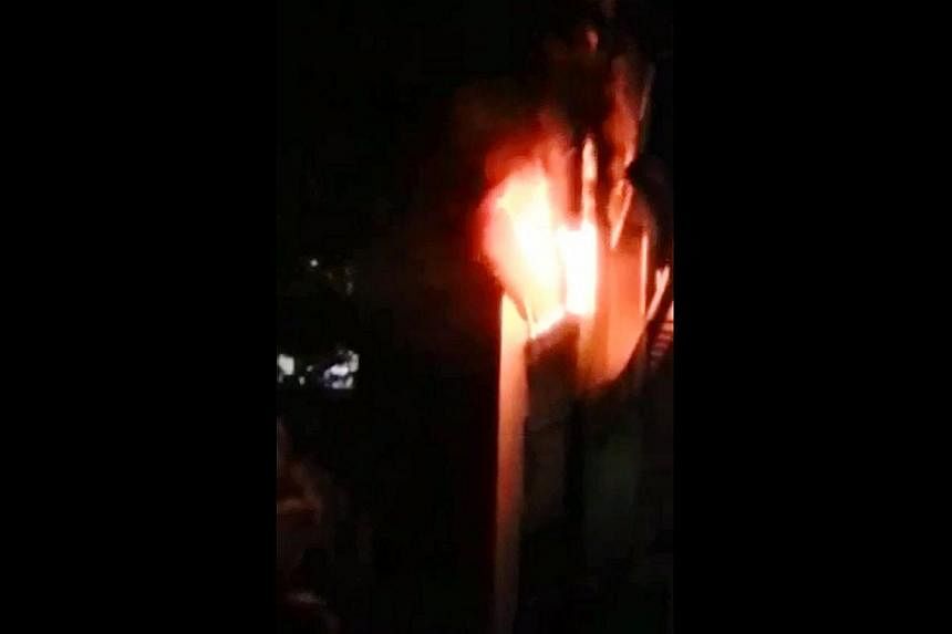 Screenshot of the fire at Woodlands Crescent flat video taken by Shin Min reader.&nbsp;A 57-year-old man died in his flat at Woodlands Crescent when a fire broke out on Tuesday morning, June 10, 2014. -- PHOTO:&nbsp;SHIN MIN READER