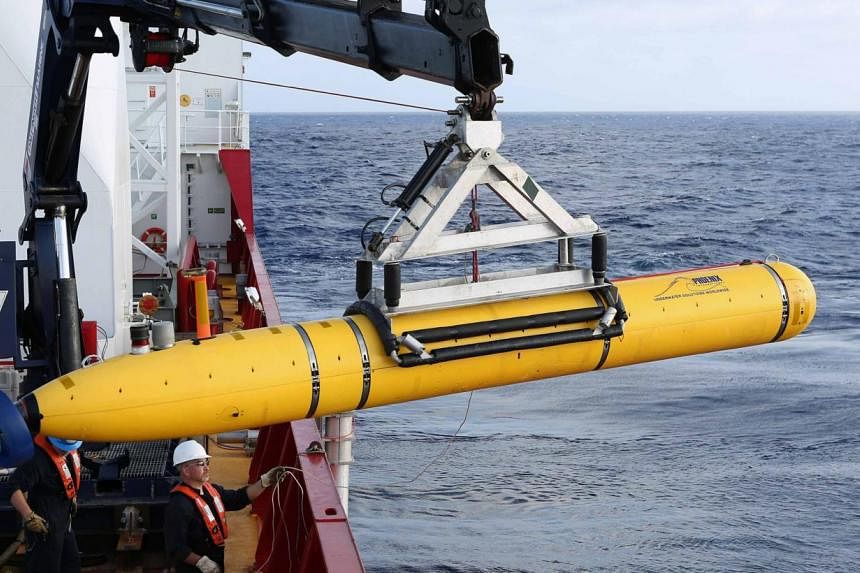 Crew aboard the Australian Defence Vessel Ocean Shield move the U.S. Navy's Bluefin-21 autonomous underwater vehicle into position for deployment in the southern Indian Ocean to look for the missing Malaysia Airlines flight MH370,on April 14, 2014.&n