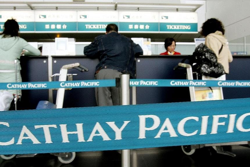 Customers get assistance at a Cathay Pacific ticketing counter at Hong Kong's Chek Lap Kok airport, March 9, 2005.&nbsp;Cathay Pacific Airways has cancelled all flights to the Pakistani city of Karachi from Bangkok following a Taleban raid on the cou
