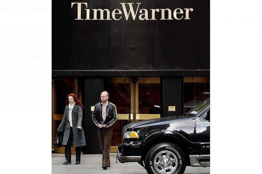In this November 24, 2003 file photo, the headquarters of Time Warner company is seen in New York. US media conglomerate Time Warner has begun talks for a stake in the fast-growing online news operation Vice Media, reports said. -- PHOTO: AFP