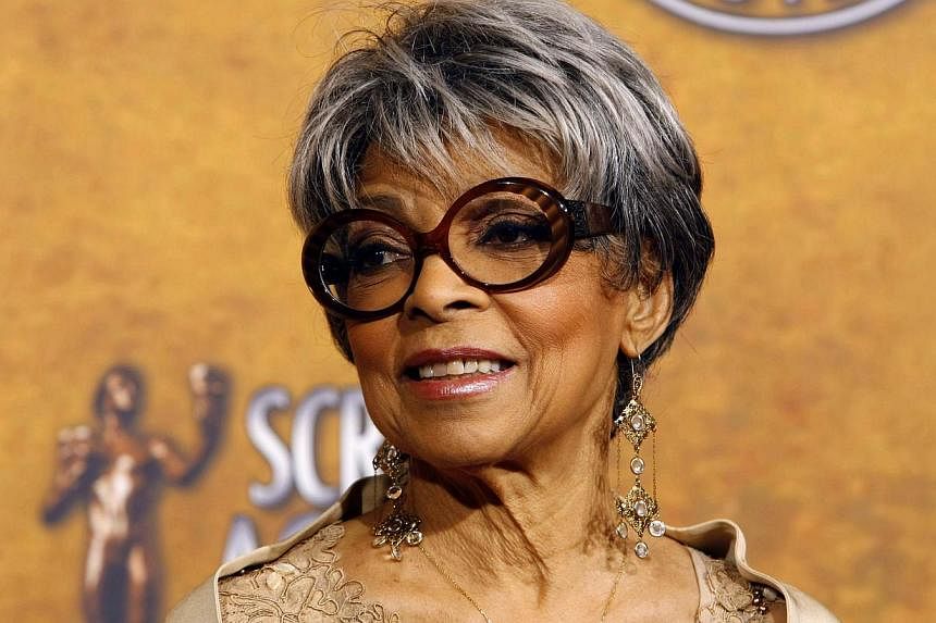 Ruby Dee, winner of outstanding performance by a female actor in a supporting role for her part in "American Gangster'', poses backstage at the 14th annual Screen Actors Guild Awards in Los Angeles, in this Jan 27, 2008. -- PHOTO: REUTERS