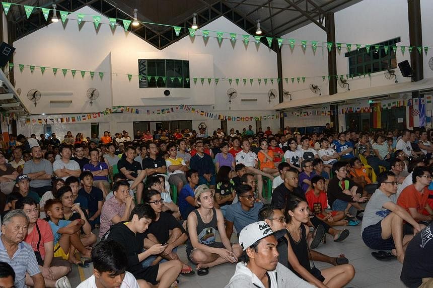 About 600 football fans turned up at Tampines West Community Club early on Saturday to catch the game between defending champions Spain and Netherlands, a repeat of 2010’s World Cup final. -- PHOTO: TAMPINES WEST COMMUNITY CLUB