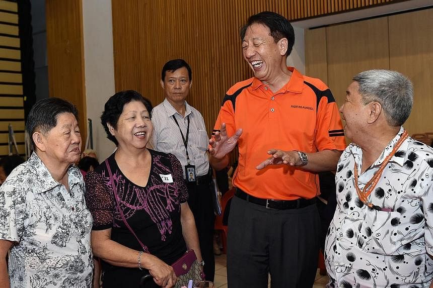 DPM Teo Chee Hean explains the details of the Pioneer Generation Package to Pasir Ris residents (from left) Mdm Choo Pin, 80, Mdm Ang Ah Moy, 72, and her husband (right) Mr Ng Nam Huat, 77.&nbsp;Those who qualify for Pioneer Generation Package benefi