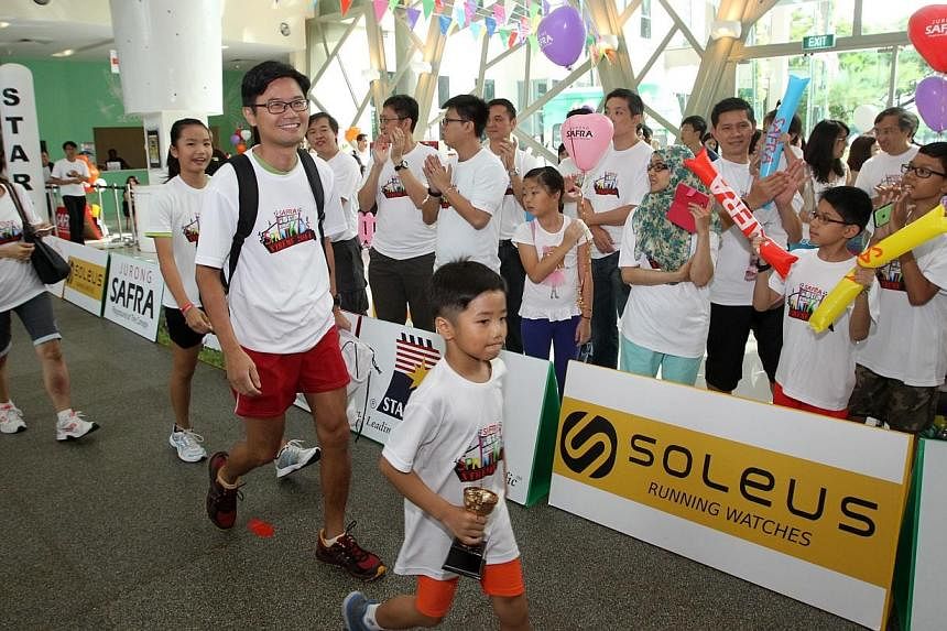 More than 1,700 operationally ready national servicemen (NSmen) and their families celebrated Father's Day at three Safra Clubs on Sunday, June 15, 2014. &nbsp;-- PHOTO: ZAOBAO