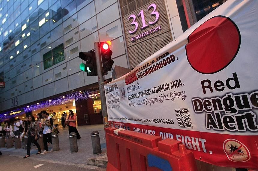 A red dengue alert in Orchard Road in October 2013. -- ST PHOTO: KEVIN LIM