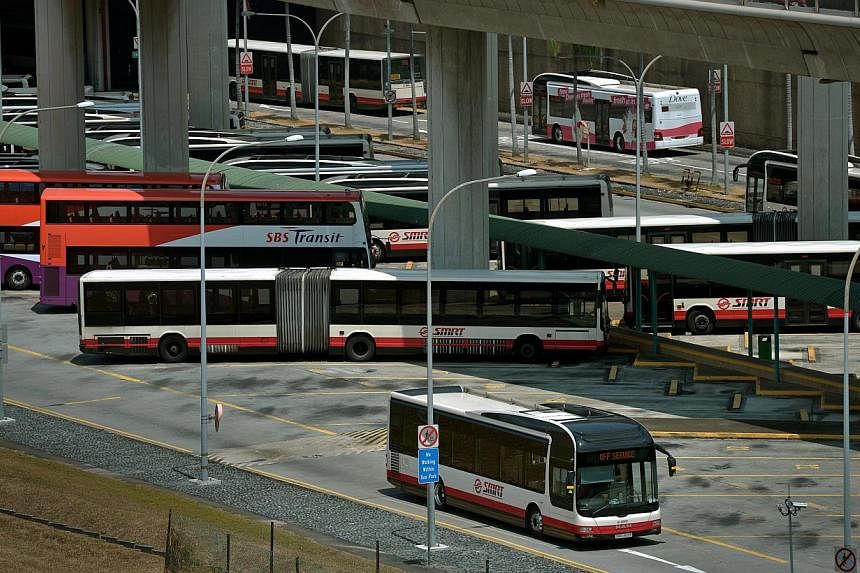 Under the trial, operators SBS Transit and SMRT are given a baseline excess wait time (EWT) for selected bus services. The EWT is the additional time commuters spend waiting for a bus on average when it does not arrive at its schedule timing. -- ST P